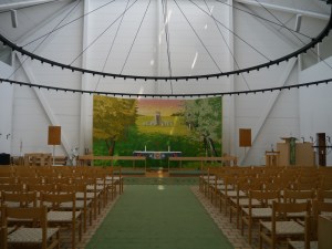 eine sehr helle freundliche Kirche...innen