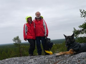 Trotz starkem Regen machen wir eine Wanderung auf einen Berg