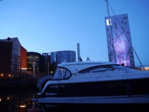 Blick aus unserem Fenster. Die Nacht wird wieder dunkler...