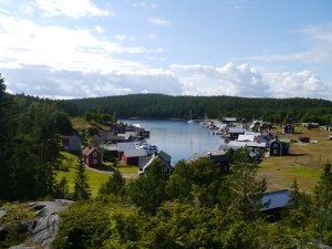 Blick auf die Hafenbucht von Trysunda. Sehr geschützt.