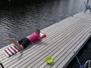 Auf dem Bauch liegen in der Sonne und lesen...herrlich