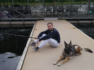 Phil gibt sich große mühe, für unser Abendessen zu sorgen...