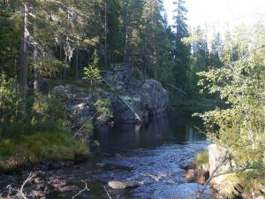 Der Fluß fließt durch den gesamten Nationalpark.